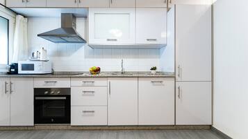 Fridge, microwave, oven, coffee/tea maker