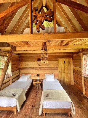 Hypo-allergenic bedding, individually decorated, laptop workspace - Pura Chata Ecolodge (San Juan Bautista)