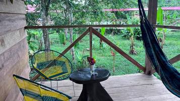 Deluxe huisje, uitzicht op lagune | Terras