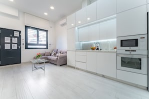 Fridge, microwave, oven, coffee/tea maker