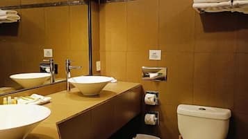 Suite | Baño | Toallas, jabón, shampoo, papel de baño