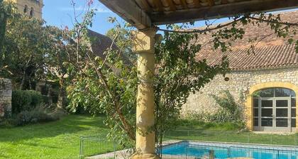 Château with a Large Pool and magnificient park. Château & independent house.