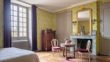 10 Schlafzimmer, BĂŒgeleisen/BĂŒgelbrett, WLAN, BettwĂ€sche