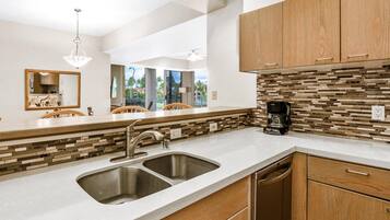 Condo, nhiều giường (Vista Waikoloa G203) | Bếp riêng