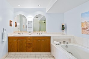 Condo, Multiple Beds (Vista Waikoloa G203) | Bathroom - Vista Waikoloa G203 (Waikoloa)
