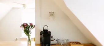 Charming Studio apartment with WiFi, AC in welcoming Portland