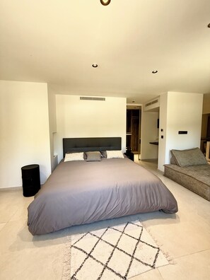 5 bedrooms, iron/ironing board, travel cot, free WiFi