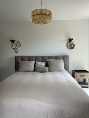 5 bedrooms, iron/ironing board, travel crib, free WiFi