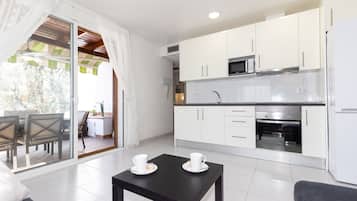 Réfrigérateur, micro-ondes, four, cafetière/bouilloire