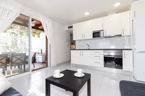 Fridge, microwave, oven, coffee/tea maker
