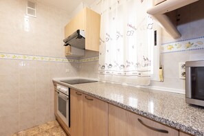 Fridge, microwave, oven, coffee/tea maker