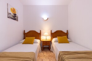 1 dormitorio, tabla de planchar con plancha, wifi gratis y ropa de cama