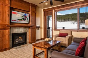 Una Smart TV, una chimenea