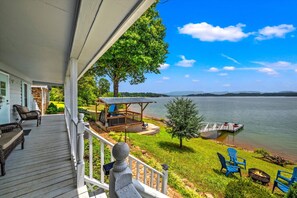 Terrace/patio - Lakefront Oasis- Steps to Water- Private Boat Ramp (Dandridge)