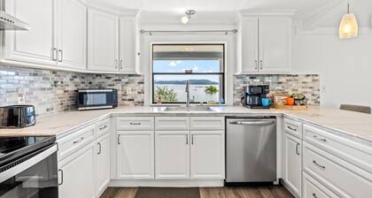 Lakefront Oasis- Steps to Water- Private Boat Ramp