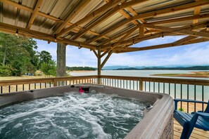 Tina de hidromasaje al aire libre