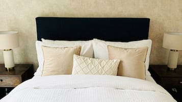 2 camere, una scrivania, ferro/asse da stiro, culla da viaggio