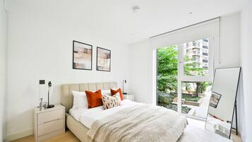 2 slaapkamers, een strijkplank/strijkijzer, internet, beddengoed