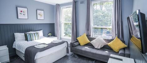 Desk, laptop workspace, iron/ironing board, free WiFi