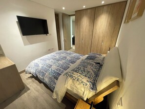 1 bedroom, desk, iron/ironing board, WiFi