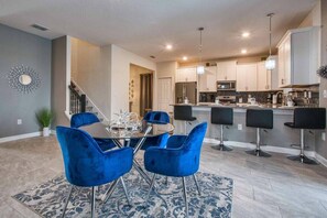 Kühlschrank, Mikrowelle, Geschirrspüler