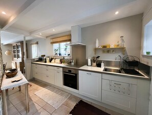 Fridge, microwave, stovetop, dishwasher - ORIANE             . (Sainte-Marie-de-Ré)