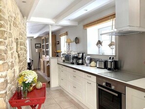 Fridge, microwave, stovetop, dishwasher - ORIANE             . (Sainte-Marie-de-Ré)