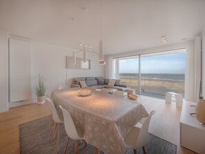 Apartment | Dining