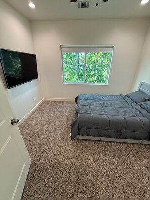 3 quartos, ferros/tábuas de passar roupa, Wi-Fi, roupa de cama