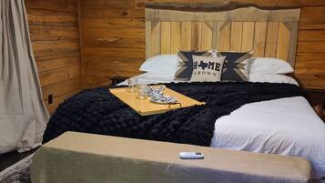 1 bedroom, desk, WiFi, bed sheets