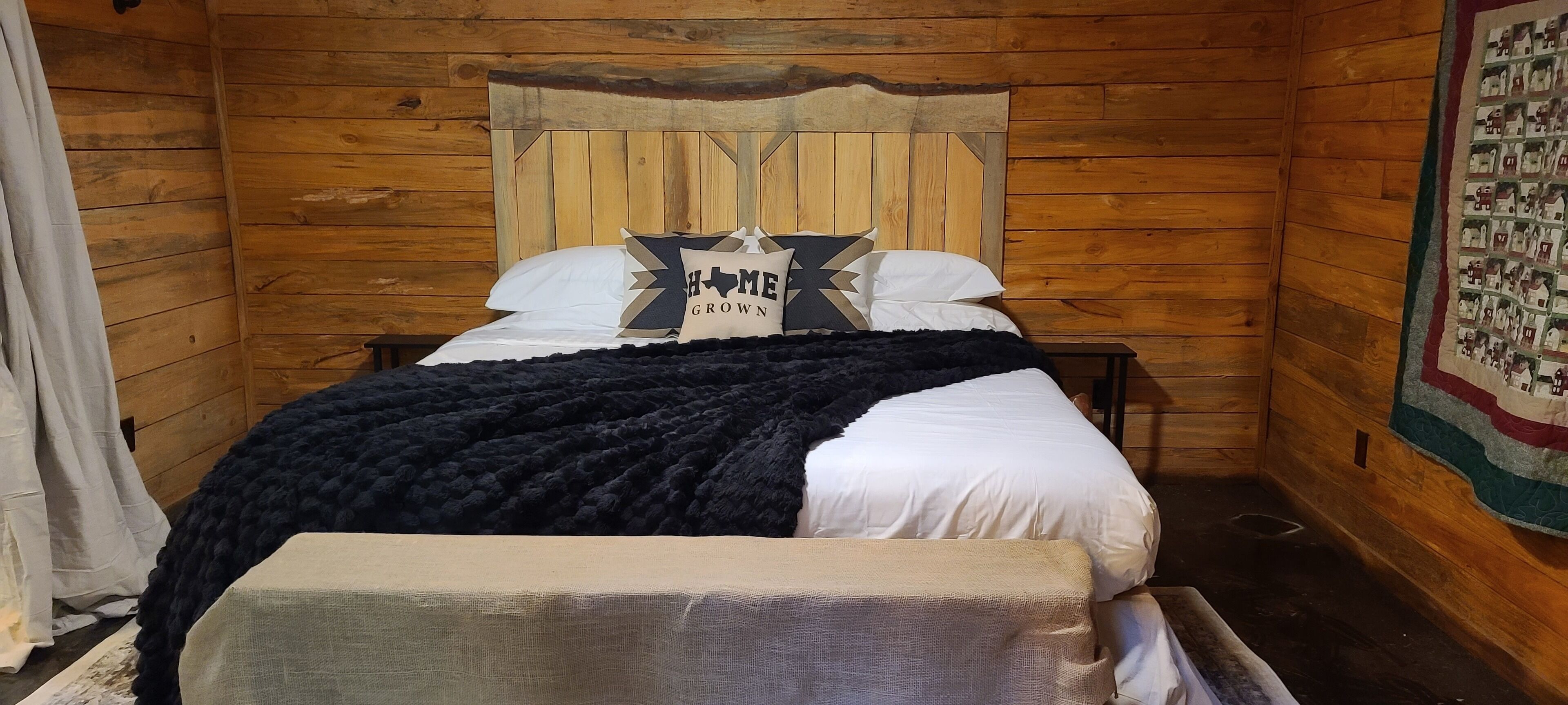 1 bedroom, desk, bed sheets