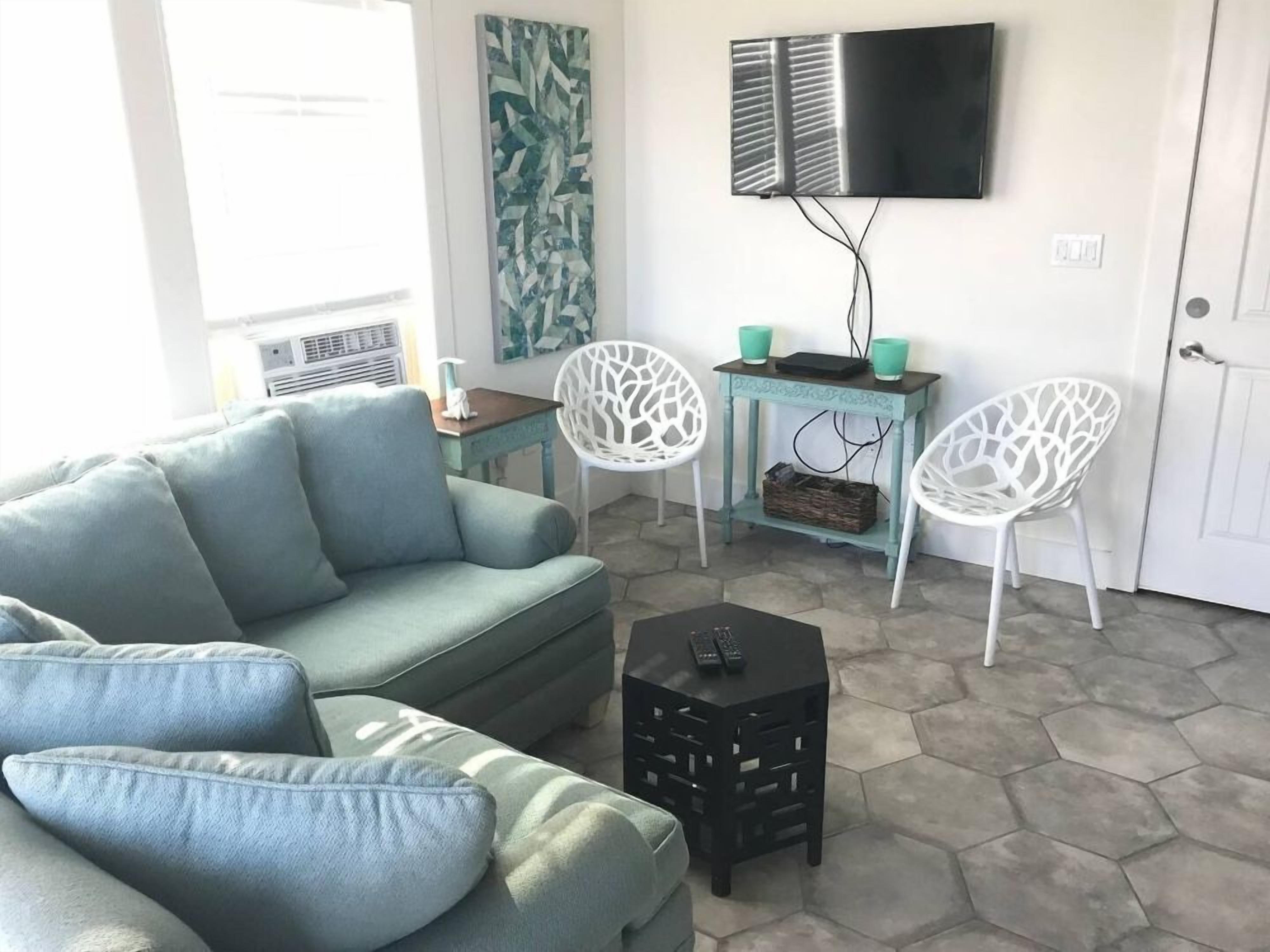 Giph Mermaids Tale Sleeps 2 W/queen - Galveston, TX