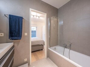 Bathroom - Apartment in Knokke Near the Beach & Casino (Knokke-Heist)