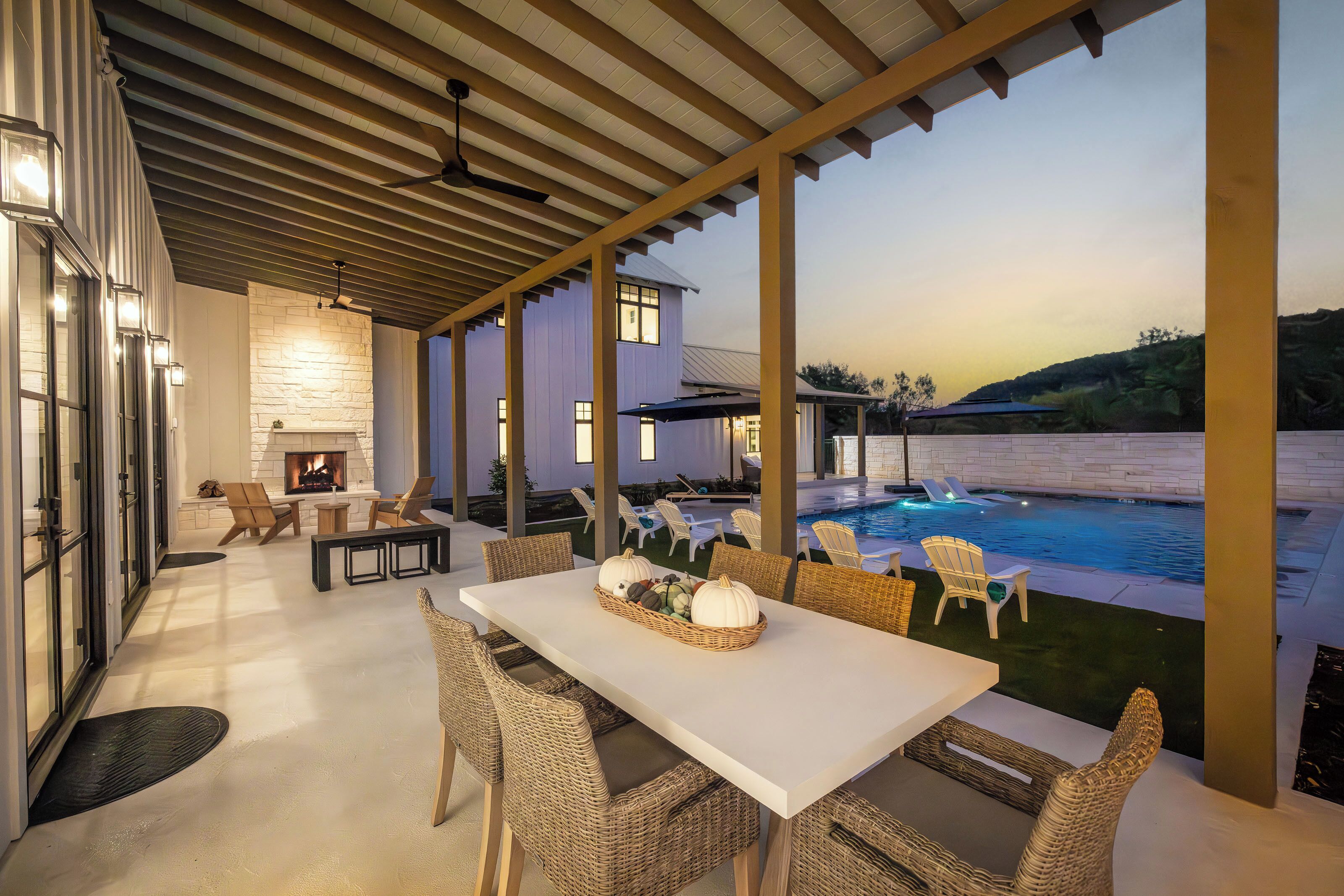 屋外ダイニングエリア