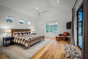 5 bedrooms, desk, iron/ironing board, free WiFi - Spacious Retreat at Oxbow +Private pool +Views +EV Charger +River Access (New Braunfels)