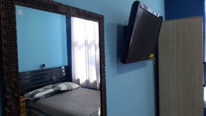 Double Room, Multiple Beds, Private Bathroom | Laptop workspace, free WiFi, bed sheets - Comfortable Home (San Salvador)