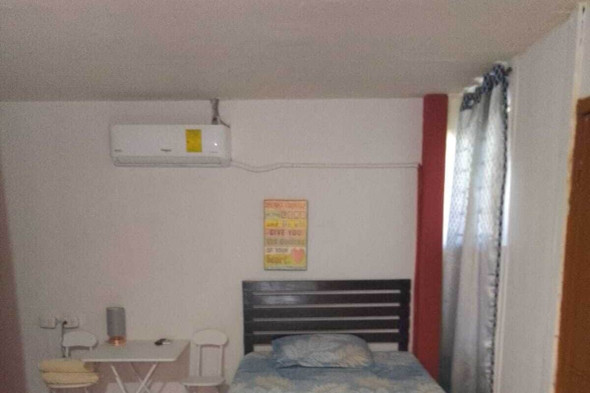 Δίκλινο Δωμάτιο (Double), Περισσότερα από 1 Κρεβάτια, Ιδιωτικό Μπάνιο | Χώρος εργασίας για λάπτοπ, δωρεάν Wi-Fi, κλινοσκεπάσματα 