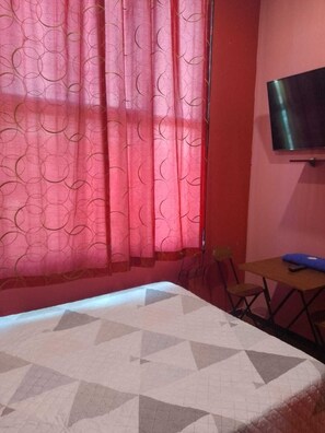 Deluxe Double Room | Laptop workspace, free WiFi, bed sheets - Comfortable Home (San Salvador)