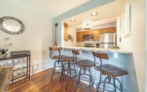 Kylskåp, mikrovågsugn, ugn och diskmaskin