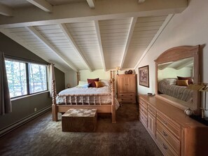 3 bedrooms, desk, WiFi, bed sheets