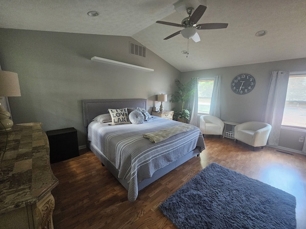 7 bedrooms, in-room safe, desk, iron/ironing board