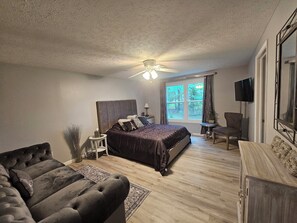 7 bedrooms, in-room safe, desk, iron/ironing board