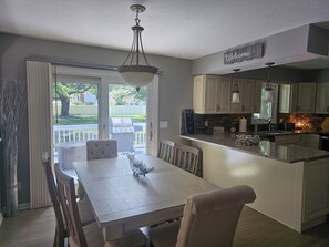 Dining - Spacious 7-bedroom house in lovely Avon Lake with AC, WiFi & close to Lake Erie (Avon Lake)