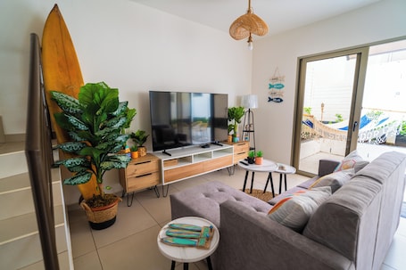 Smart TV. House in la libertad, a few minutes from surf city and shopping malls
