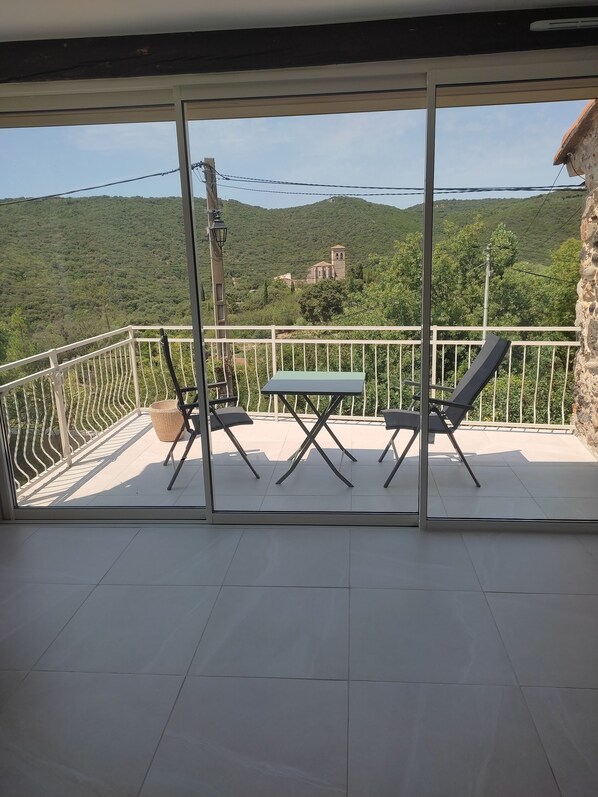 Interior - House in typical inland village near the Olivettes dam (Vailhan)