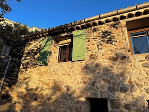Exterior detail - House in typical inland village near the Olivettes dam (Vailhan)