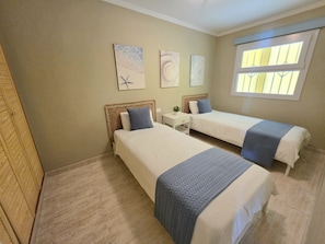 2 chambres, fer et planche à repasser, lit de bébé portatif, Wi-Fi