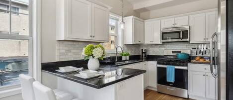 Fridge, microwave, oven, stovetop