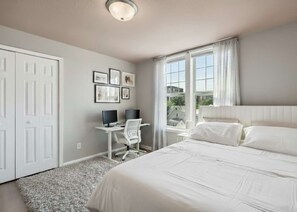 5 dormitoris, planxa i posts de planxar, wifi i roba de llit 