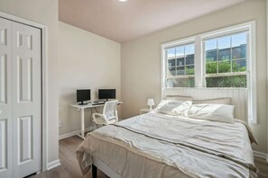 5 Schlafzimmer, Bügeleisen/Bügelbrett, WLAN, Bettwäsche